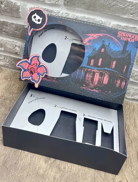 Caixa Kit Mini Confeiteiro Páscoa Stranger Things