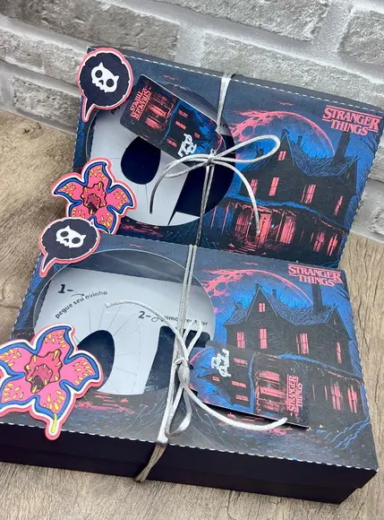 Caixa Kit Mini Confeiteiro Páscoa Stranger Things