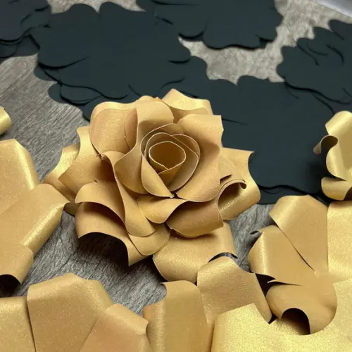 Flores de Papel para Decoração de Bolo