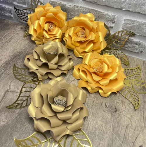 Flores de Papel para Decoração de Bolo Douradas
