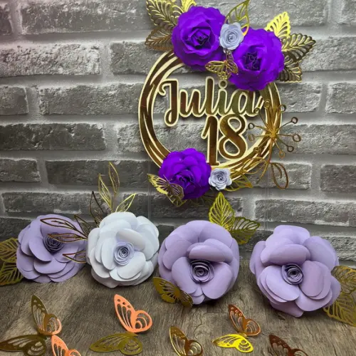 Topo de Bolo Nome,flores Lilás e Branco