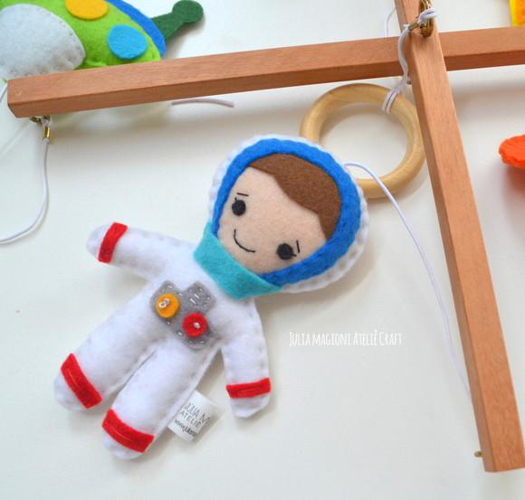 Móbile para berço Astronauta no espaço