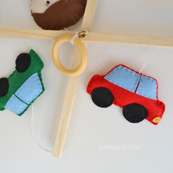 Móbile para berço carrinhos