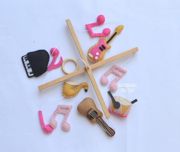 Móbile para berço Instrumentos musicais