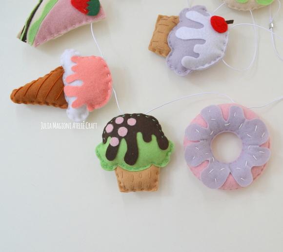 Varal decorativo de docinhos e sorvetes