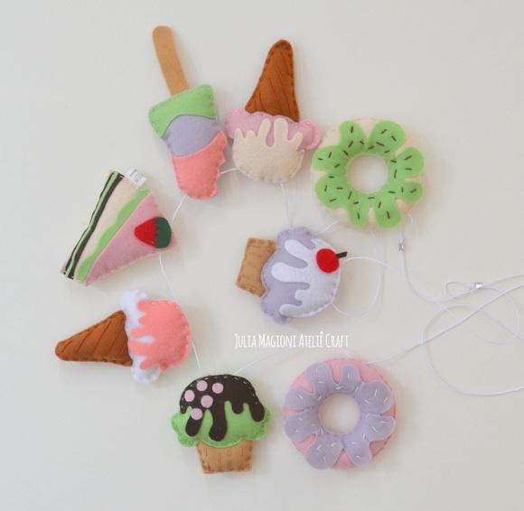 Varal decorativo de docinhos e sorvetes