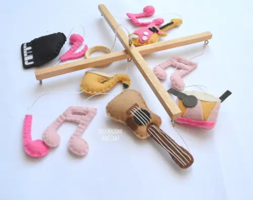 Móbile para berço Instrumentos musicais
