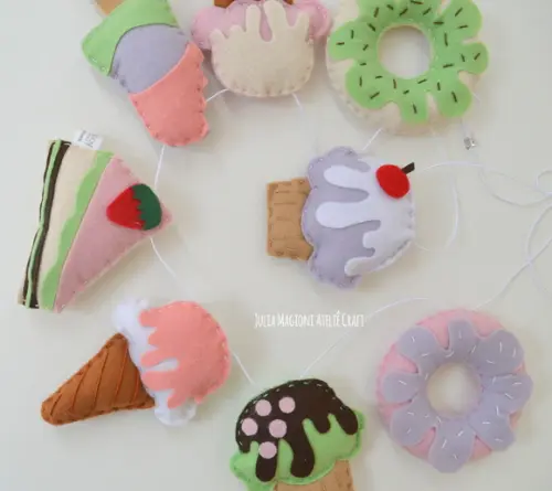 Varal decorativo de docinhos e sorvetes