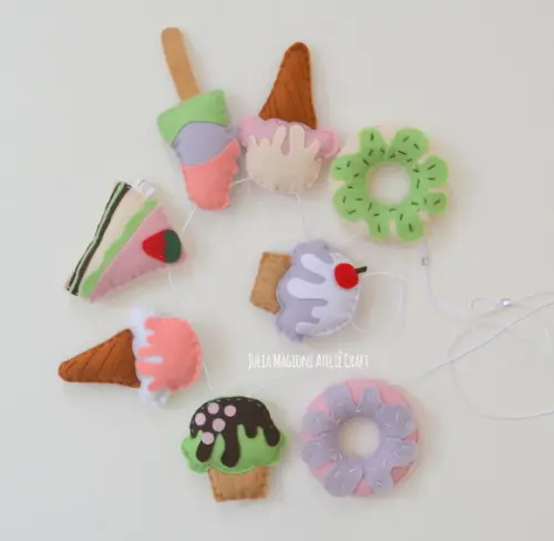 Varal decorativo de docinhos e sorvetes