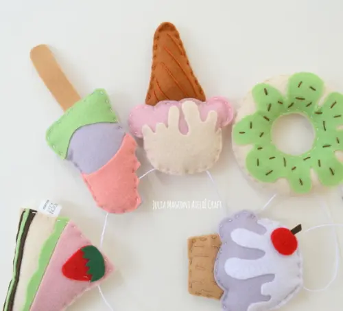 Varal decorativo de docinhos e sorvetes
