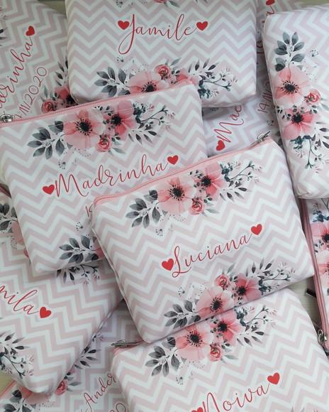 Necessaire Chevron Rosa com Floral Personalizada