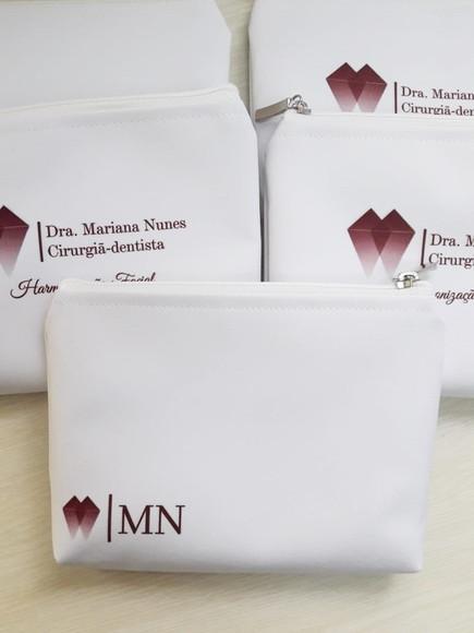 Necessaire com Logo