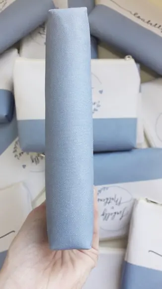 Necessaire Personalizada Azul com Fundo Creme