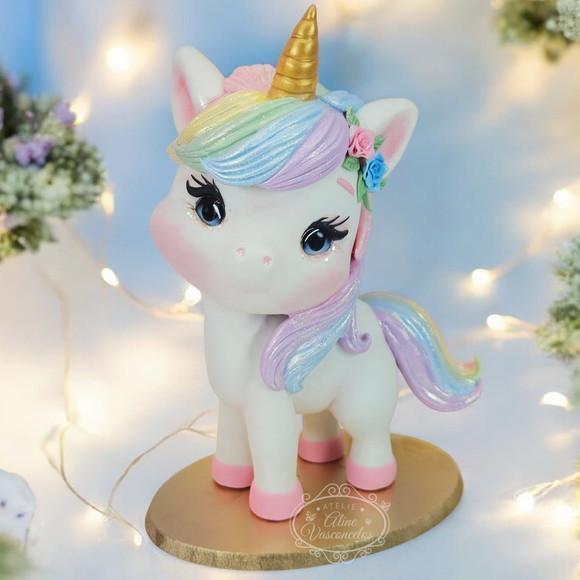 Peça Decorativa Unicórnio 20cm em Biscuit