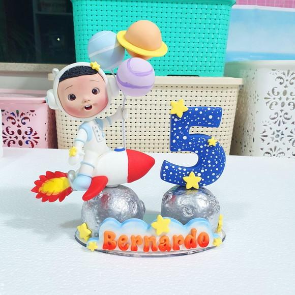 Topo de Bolo Astronauta Personalizado em Biscuit
