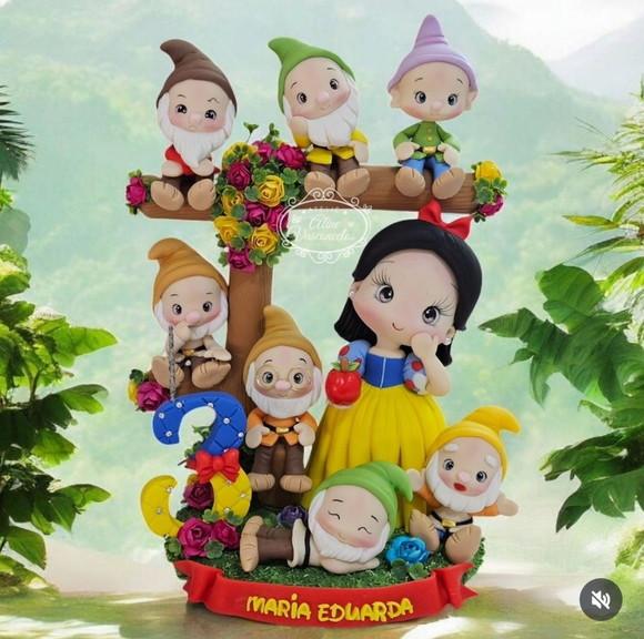 Topo de Bolo Branca de Neve e os Sete Anões em Biscuit