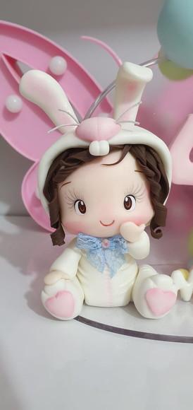 Topo de Bolo Coelhinha de Páscoa Personalizada em Biscuit