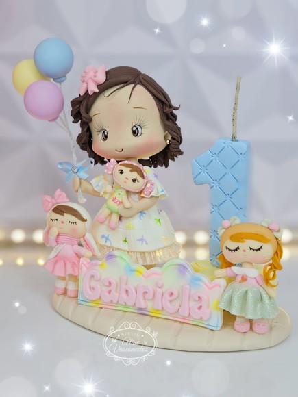 Topo de Bolo com Vela Tema Metoo Doll em Biscuit