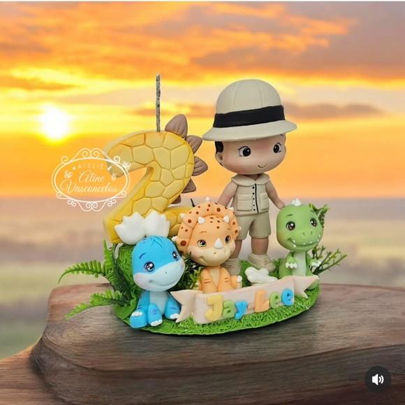 Topo de Bolo Dinossauro Baby Personalizado em Biscuit