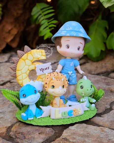 Topo de Bolo Dinossauro Baby Personalizado em Biscuit