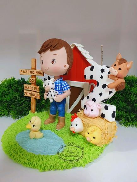 Topo de Bolo Fazendinha Personalizado em Biscuit