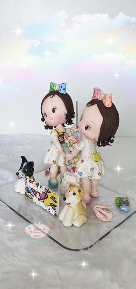 Topo de Bolo Gemêas Insp/ em Romero Brito em Biscuit