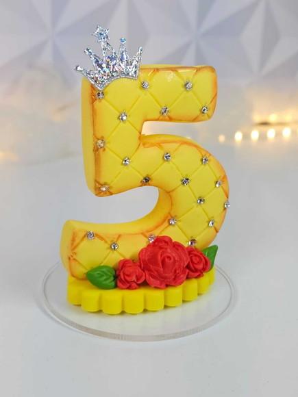 Vela de Aniversário Bela (bela e a Fera) em Biscuit