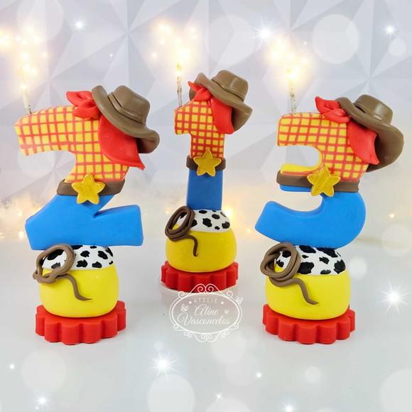 Vela de Aniversário Woody Toy Story em Biscuit