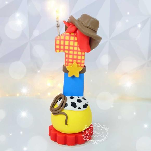Vela de Aniversário Woody Toy Story em Biscuit