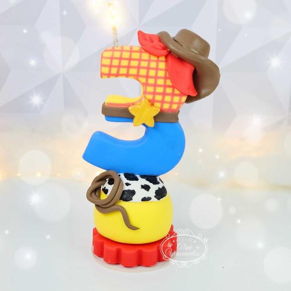 Vela de Aniversário Woody Toy Story em Biscuit