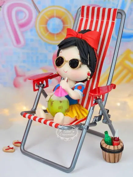Peça Decorativa Branca de Neve Pool Party Biscuit
