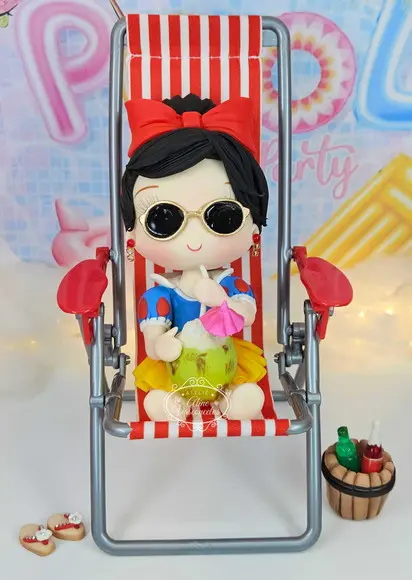 Peça Decorativa Branca de Neve Pool Party Biscuit
