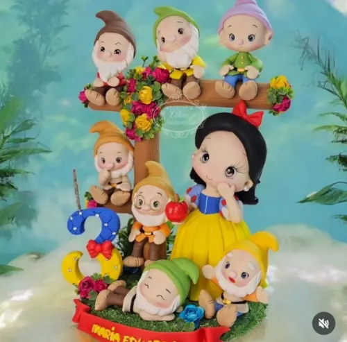 Topo de Bolo Branca de Neve e os Sete Anões em Biscuit