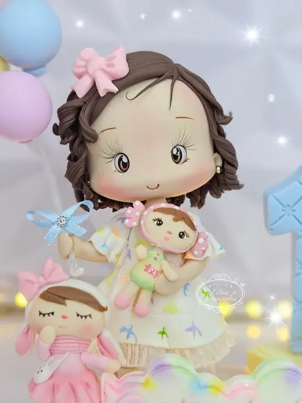 Topo de Bolo com Vela Tema Metoo Doll em Biscuit