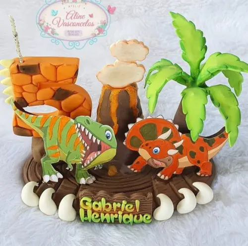 Topo de Bolo Dinossauro em Biscuit