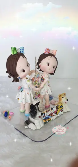 Topo de Bolo Gemêas Insp/ em Romero Brito em Biscuit