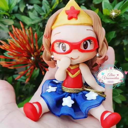 Topo de Bolo Mulher Maravilha em Biscuit
