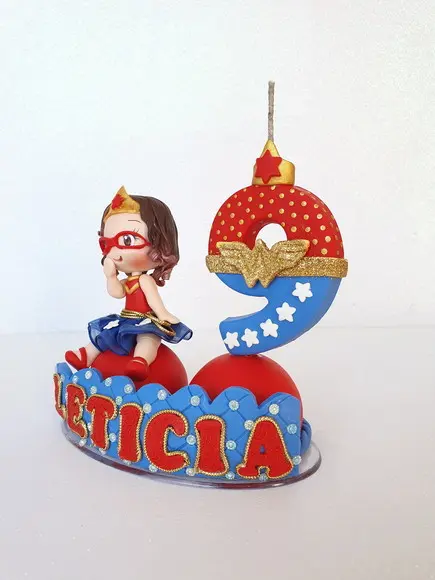 Topo de Bolo Mulher Maravilha em Biscuit