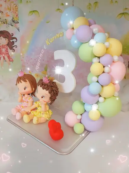 Topo de Bolo Realeza Gemêas Personalizadas em Biscuit