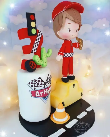 Topo de Bolo Tema Carro Personalizado em Biscuit