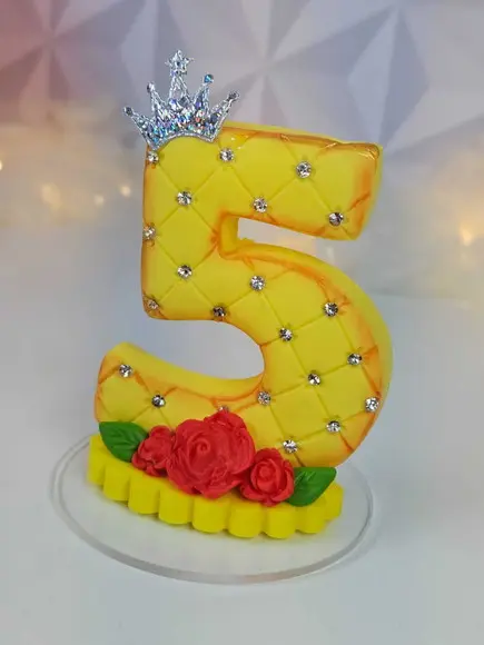 Vela de Aniversário Bela (bela e a Fera) em Biscuit