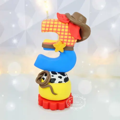Vela de Aniversário Woody Toy Story em Biscuit