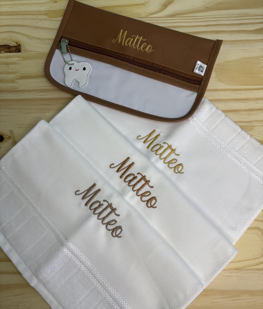 Necessaire porta escova de dente + 3 toalhinhas
