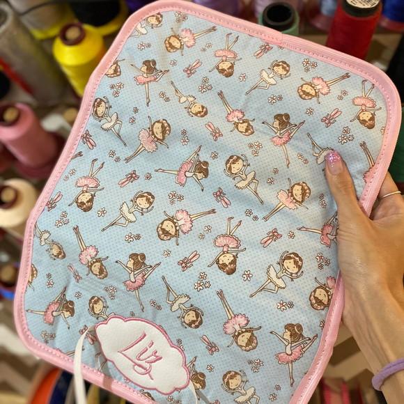 Lugar americano infantil com porta talher