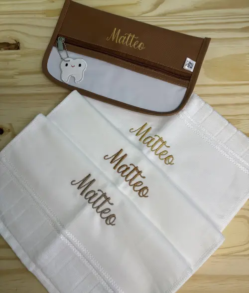 Necessaire porta escova de dente + 3 toalhinhas