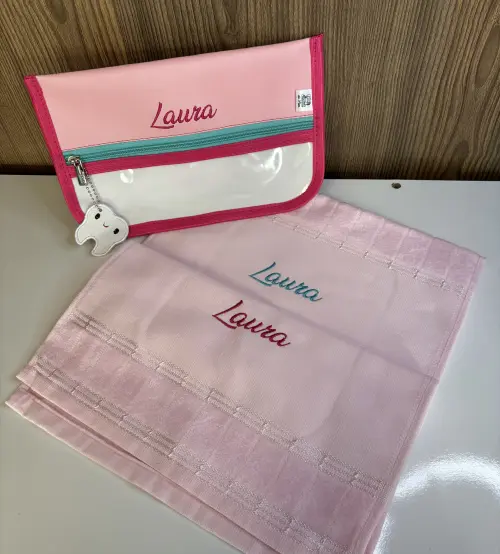Necessaire porta escova de dente + 2 toalhinhas