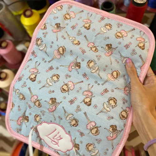 Lugar americano infantil com porta talher