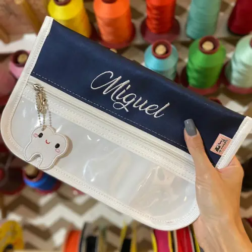 Necessaire porta escova de dente + 2 toalhinhas