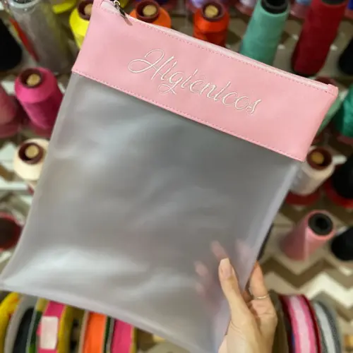 Saquinho organizador plástico itens higiene ou roupas