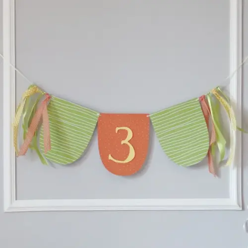 Varal Decorativo Fundo De Listras - Dinossauro